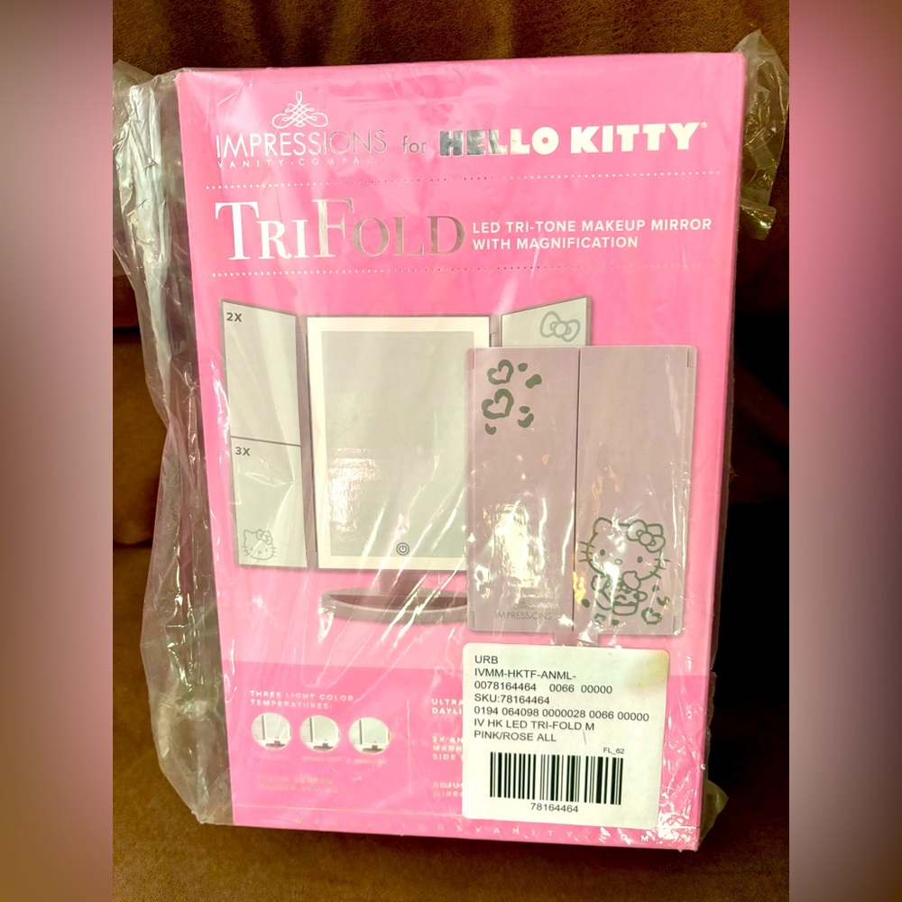 NWT Hello Kitty Pink LED Makeup Mirror. Still in original packaging